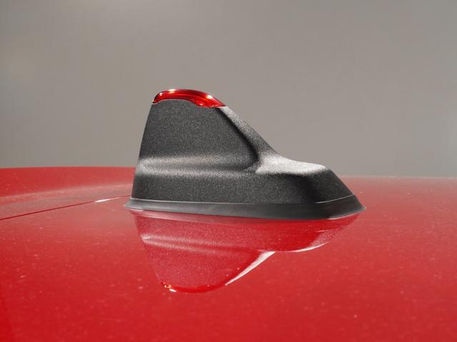 ＭＩＮＩ ジョンクーパーワークス　クラブマン　ＪＣＷ・トリム　アラームシステム　ハーフレザーシート　純正ナビ　ＡｐｐｌｅＣａｒＰｌａｙ　ワイヤレスチャージ　アクティブクルコン　バックカメラ　前後障害物センサー　ヘッドアップディスプレイ　ＥＴＣ２．０　整備付（28枚目）