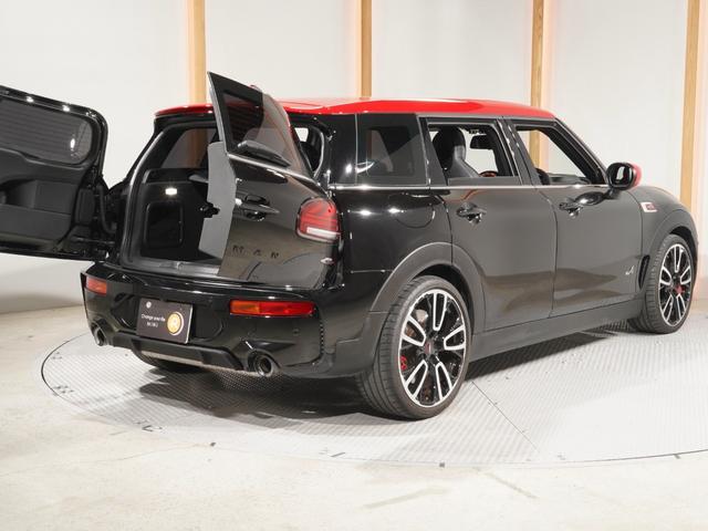ＭＩＮＩ ジョンクーパーワークス　クラブマン　ＪＣＷ・トリム　アラームシステム　ハーフレザーシート　純正ナビ　ＡｐｐｌｅＣａｒＰｌａｙ　ワイヤレスチャージ　アクティブクルコン　バックカメラ　前後障害物センサー　ヘッドアップディスプレイ　ＥＴＣ２．０　整備付（30枚目）