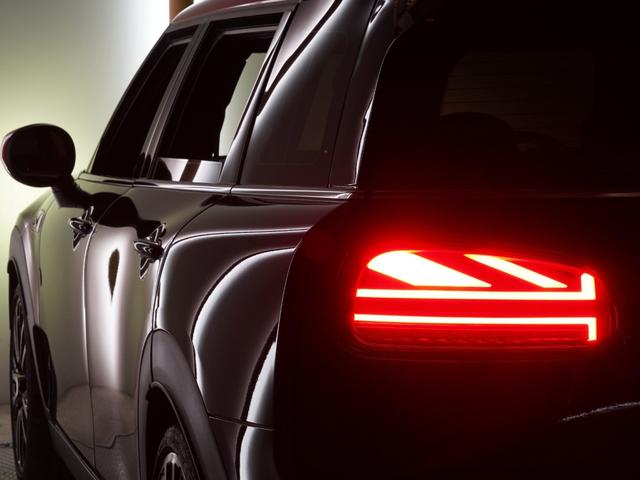 ＭＩＮＩ ジョンクーパーワークス　クラブマン　ＪＣＷ・トリム　アラームシステム　ハーフレザーシート　純正ナビ　ＡｐｐｌｅＣａｒＰｌａｙ　ワイヤレスチャージ　アクティブクルコン　バックカメラ　前後障害物センサー　ヘッドアップディスプレイ　ＥＴＣ２．０　整備付（46枚目）