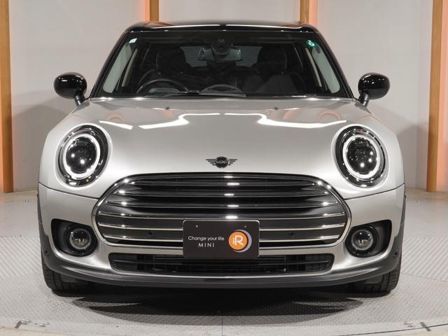 ＭＩＮＩ クーパーＤクラブマンプレミアム＋Ｐクラシック・トリム　レザーシート　シートヒーター　純正ナビ　ＡｐｐｌｅＣａｒＰｌａｙ　アクティブクルコン　ワイヤレスチャージ　バックカメラ　前後障害物センサー　パーキングアシスト　ドライビングモード　ＥＴＣ２．０　整備付（8枚目）