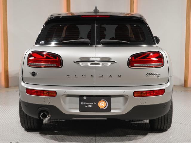 ＭＩＮＩ クーパーＤクラブマンプレミアム＋Ｐクラシック・トリム　レザーシート　シートヒーター　純正ナビ　ＡｐｐｌｅＣａｒＰｌａｙ　アクティブクルコン　ワイヤレスチャージ　バックカメラ　前後障害物センサー　パーキングアシスト　ドライビングモード　ＥＴＣ２．０　整備付（9枚目）
