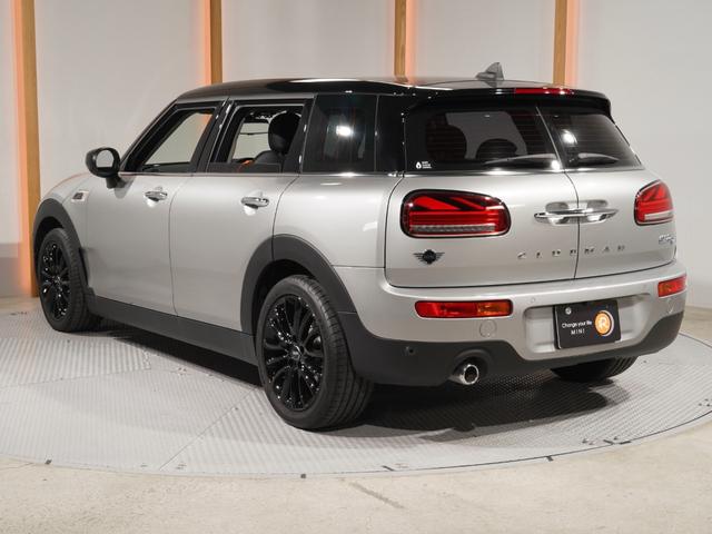 ＭＩＮＩ クーパーＤクラブマンプレミアム＋Ｐクラシック・トリム　レザーシート　シートヒーター　純正ナビ　ＡｐｐｌｅＣａｒＰｌａｙ　アクティブクルコン　ワイヤレスチャージ　バックカメラ　前後障害物センサー　パーキングアシスト　ドライビングモード　ＥＴＣ２．０　整備付（10枚目）