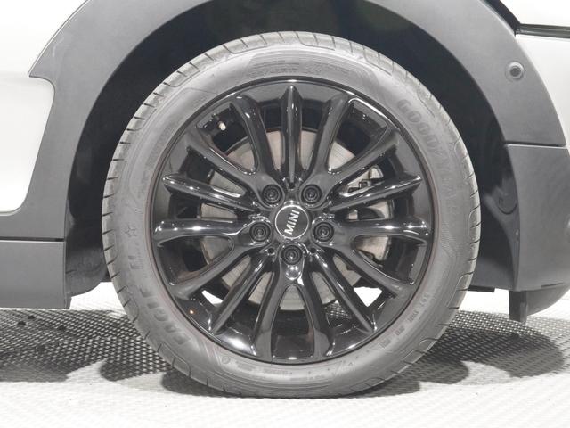 ＭＩＮＩ クーパーＤクラブマンプレミアム＋Ｐクラシック・トリム　レザーシート　シートヒーター　純正ナビ　ＡｐｐｌｅＣａｒＰｌａｙ　アクティブクルコン　ワイヤレスチャージ　バックカメラ　前後障害物センサー　パーキングアシスト　ドライビングモード　ＥＴＣ２．０　整備付（11枚目）