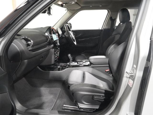 ＭＩＮＩ クーパーＤクラブマンプレミアム＋Ｐクラシック・トリム　レザーシート　シートヒーター　純正ナビ　ＡｐｐｌｅＣａｒＰｌａｙ　アクティブクルコン　ワイヤレスチャージ　バックカメラ　前後障害物センサー　パーキングアシスト　ドライビングモード　ＥＴＣ２．０　整備付（12枚目）