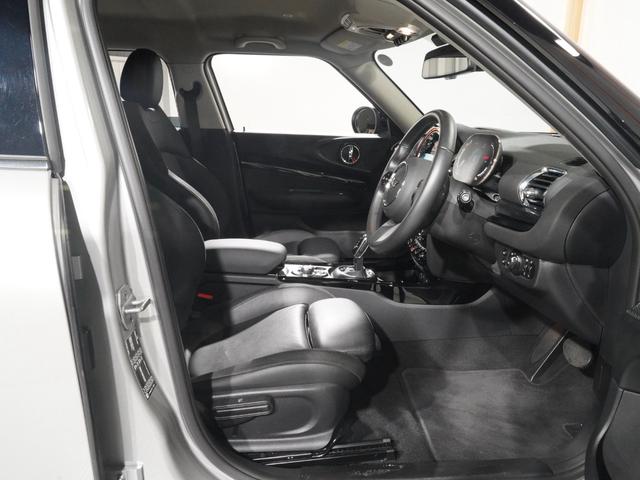 ＭＩＮＩ クーパーＤクラブマンプレミアム＋Ｐクラシック・トリム　レザーシート　シートヒーター　純正ナビ　ＡｐｐｌｅＣａｒＰｌａｙ　アクティブクルコン　ワイヤレスチャージ　バックカメラ　前後障害物センサー　パーキングアシスト　ドライビングモード　ＥＴＣ２．０　整備付（13枚目）