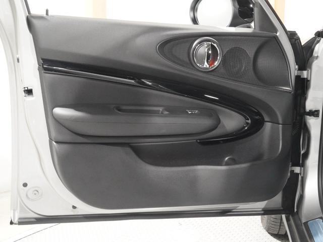 ＭＩＮＩ クーパーＤクラブマンプレミアム＋Ｐクラシック・トリム　レザーシート　シートヒーター　純正ナビ　ＡｐｐｌｅＣａｒＰｌａｙ　アクティブクルコン　ワイヤレスチャージ　バックカメラ　前後障害物センサー　パーキングアシスト　ドライビングモード　ＥＴＣ２．０　整備付（14枚目）