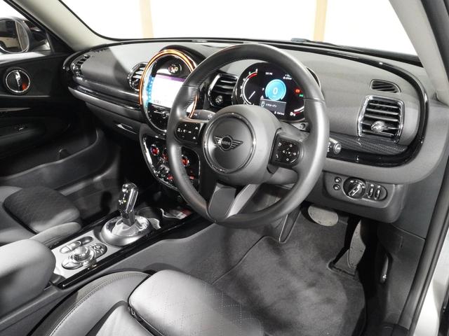 ＭＩＮＩ クーパーＤクラブマンプレミアム＋Ｐクラシック・トリム　レザーシート　シートヒーター　純正ナビ　ＡｐｐｌｅＣａｒＰｌａｙ　アクティブクルコン　ワイヤレスチャージ　バックカメラ　前後障害物センサー　パーキングアシスト　ドライビングモード　ＥＴＣ２．０　整備付（16枚目）