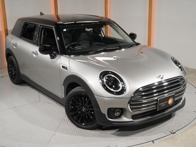ＭＩＮＩ クーパーＤクラブマンプレミアム＋Ｐクラシック・トリム　レザーシート　シートヒーター　純正ナビ　ＡｐｐｌｅＣａｒＰｌａｙ　アクティブクルコン　ワイヤレスチャージ　バックカメラ　前後障害物センサー　パーキングアシスト　ドライビングモード　ＥＴＣ２．０　整備付（19枚目）