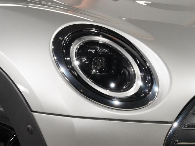 ＭＩＮＩ クーパーＤクラブマンプレミアム＋Ｐクラシック・トリム　レザーシート　シートヒーター　純正ナビ　ＡｐｐｌｅＣａｒＰｌａｙ　アクティブクルコン　ワイヤレスチャージ　バックカメラ　前後障害物センサー　パーキングアシスト　ドライビングモード　ＥＴＣ２．０　整備付（21枚目）