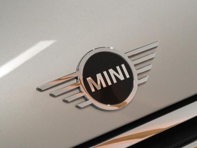 ＭＩＮＩ クーパーＤクラブマンプレミアム＋Ｐクラシック・トリム　レザーシート　シートヒーター　純正ナビ　ＡｐｐｌｅＣａｒＰｌａｙ　アクティブクルコン　ワイヤレスチャージ　バックカメラ　前後障害物センサー　パーキングアシスト　ドライビングモード　ＥＴＣ２．０　整備付（22枚目）