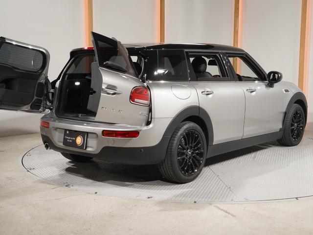 ＭＩＮＩ クーパーＤクラブマンプレミアム＋Ｐクラシック・トリム　レザーシート　シートヒーター　純正ナビ　ＡｐｐｌｅＣａｒＰｌａｙ　アクティブクルコン　ワイヤレスチャージ　バックカメラ　前後障害物センサー　パーキングアシスト　ドライビングモード　ＥＴＣ２．０　整備付（28枚目）