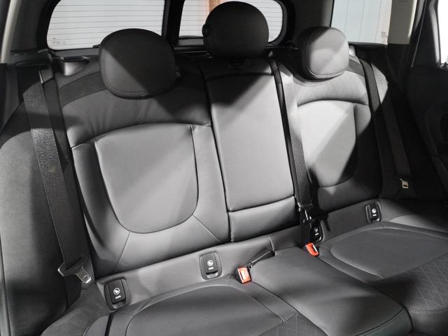 ＭＩＮＩ クーパーＤクラブマンプレミアム＋Ｐクラシック・トリム　レザーシート　シートヒーター　純正ナビ　ＡｐｐｌｅＣａｒＰｌａｙ　アクティブクルコン　ワイヤレスチャージ　バックカメラ　前後障害物センサー　パーキングアシスト　ドライビングモード　ＥＴＣ２．０　整備付（36枚目）