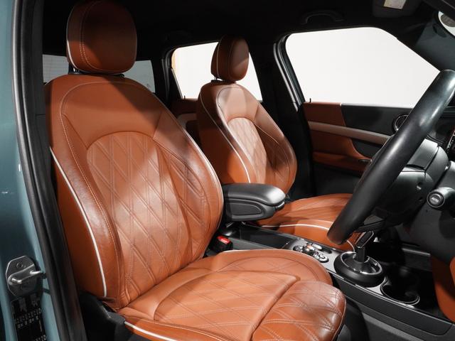 ＭＩＮＩ クーパーＳＤ　クロスオーバー　オール４　レザーシート／ヒーター　電動シート　ピクニックベンチ　ワイヤレスチャージ　純正ナビ　ＡｐｐｌｅＣａｒＰｌａｙ　ヘッドアップディスプレイ　バックカメラ　前後障害物センサー　ＴＣ２．０　整備付（5枚目）
