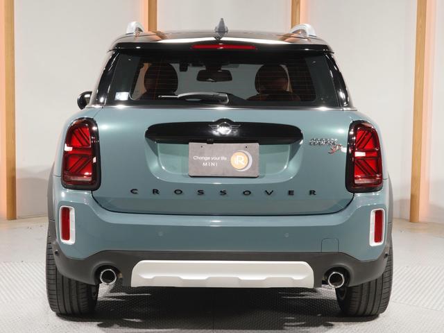 ＭＩＮＩ クーパーＳＤ　クロスオーバー　オール４　レザーシート／ヒーター　電動シート　ピクニックベンチ　ワイヤレスチャージ　純正ナビ　ＡｐｐｌｅＣａｒＰｌａｙ　ヘッドアップディスプレイ　バックカメラ　前後障害物センサー　ＴＣ２．０　整備付（9枚目）