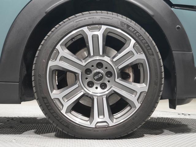 ＭＩＮＩ クーパーＳＤ　クロスオーバー　オール４　レザーシート／ヒーター　電動シート　ピクニックベンチ　ワイヤレスチャージ　純正ナビ　ＡｐｐｌｅＣａｒＰｌａｙ　ヘッドアップディスプレイ　バックカメラ　前後障害物センサー　ＴＣ２．０　整備付（11枚目）