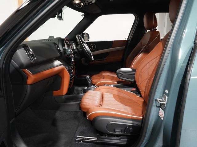 ＭＩＮＩ クーパーＳＤ　クロスオーバー　オール４　レザーシート／ヒーター　電動シート　ピクニックベンチ　ワイヤレスチャージ　純正ナビ　ＡｐｐｌｅＣａｒＰｌａｙ　ヘッドアップディスプレイ　バックカメラ　前後障害物センサー　ＴＣ２．０　整備付（12枚目）