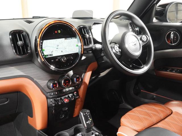 ＭＩＮＩ クーパーＳＤ　クロスオーバー　オール４　レザーシート／ヒーター　電動シート　ピクニックベンチ　ワイヤレスチャージ　純正ナビ　ＡｐｐｌｅＣａｒＰｌａｙ　ヘッドアップディスプレイ　バックカメラ　前後障害物センサー　ＴＣ２．０　整備付（18枚目）