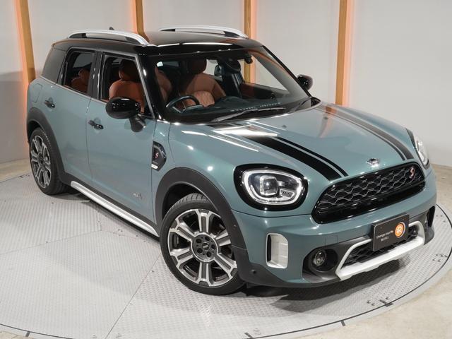 ＭＩＮＩ クーパーＳＤ　クロスオーバー　オール４　レザーシート／ヒーター　電動シート　ピクニックベンチ　ワイヤレスチャージ　純正ナビ　ＡｐｐｌｅＣａｒＰｌａｙ　ヘッドアップディスプレイ　バックカメラ　前後障害物センサー　ＴＣ２．０　整備付（19枚目）