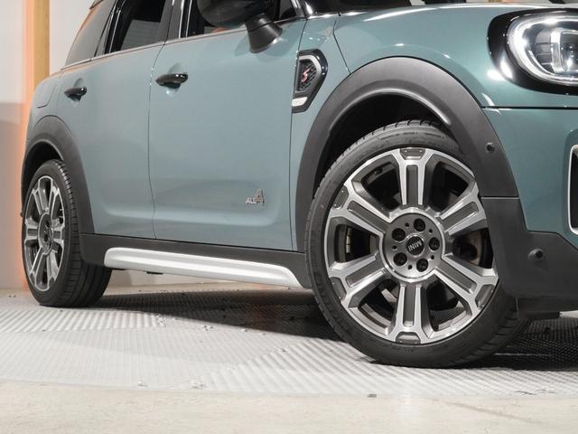 ＭＩＮＩ クーパーＳＤ　クロスオーバー　オール４　レザーシート／ヒーター　電動シート　ピクニックベンチ　ワイヤレスチャージ　純正ナビ　ＡｐｐｌｅＣａｒＰｌａｙ　ヘッドアップディスプレイ　バックカメラ　前後障害物センサー　ＴＣ２．０　整備付（20枚目）