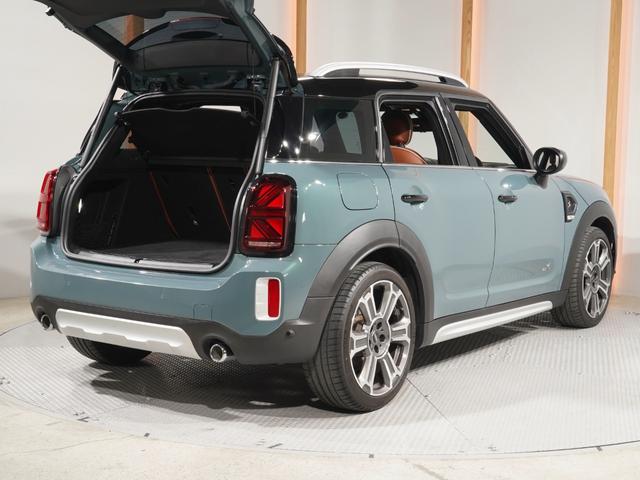 ＭＩＮＩ クーパーＳＤ　クロスオーバー　オール４　レザーシート／ヒーター　電動シート　ピクニックベンチ　ワイヤレスチャージ　純正ナビ　ＡｐｐｌｅＣａｒＰｌａｙ　ヘッドアップディスプレイ　バックカメラ　前後障害物センサー　ＴＣ２．０　整備付（29枚目）