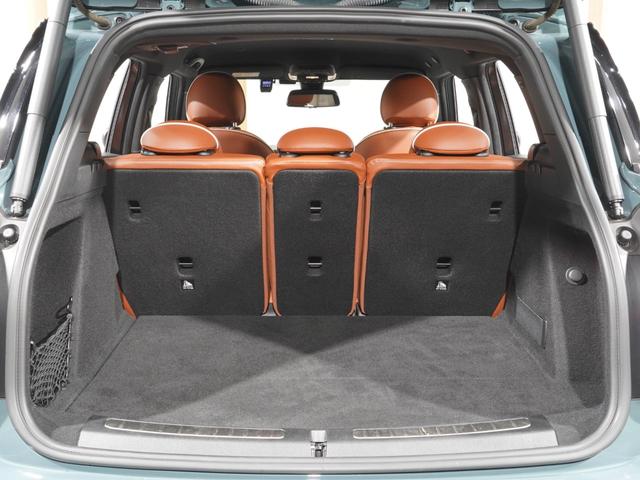 ＭＩＮＩ クーパーＳＤ　クロスオーバー　オール４　レザーシート／ヒーター　電動シート　ピクニックベンチ　ワイヤレスチャージ　純正ナビ　ＡｐｐｌｅＣａｒＰｌａｙ　ヘッドアップディスプレイ　バックカメラ　前後障害物センサー　ＴＣ２．０　整備付（31枚目）