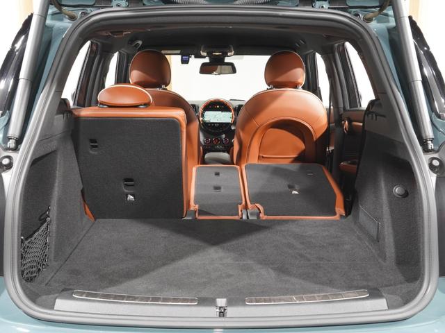 ＭＩＮＩ クーパーＳＤ　クロスオーバー　オール４　レザーシート／ヒーター　電動シート　ピクニックベンチ　ワイヤレスチャージ　純正ナビ　ＡｐｐｌｅＣａｒＰｌａｙ　ヘッドアップディスプレイ　バックカメラ　前後障害物センサー　ＴＣ２．０　整備付（33枚目）
