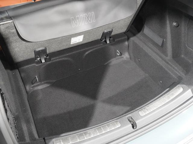 ＭＩＮＩ クーパーＳＤ　クロスオーバー　オール４　レザーシート／ヒーター　電動シート　ピクニックベンチ　ワイヤレスチャージ　純正ナビ　ＡｐｐｌｅＣａｒＰｌａｙ　ヘッドアップディスプレイ　バックカメラ　前後障害物センサー　ＴＣ２．０　整備付（35枚目）