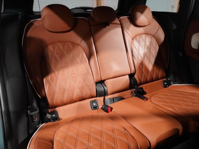 ＭＩＮＩ クーパーＳＤ　クロスオーバー　オール４　レザーシート／ヒーター　電動シート　ピクニックベンチ　ワイヤレスチャージ　純正ナビ　ＡｐｐｌｅＣａｒＰｌａｙ　ヘッドアップディスプレイ　バックカメラ　前後障害物センサー　ＴＣ２．０　整備付（39枚目）