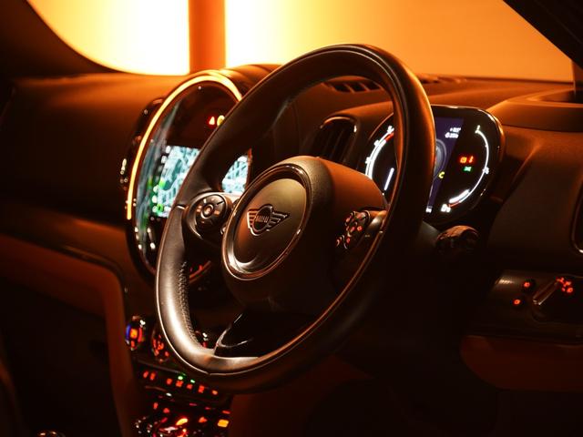 ＭＩＮＩ クーパーＳＤ　クロスオーバー　オール４　レザーシート／ヒーター　電動シート　ピクニックベンチ　ワイヤレスチャージ　純正ナビ　ＡｐｐｌｅＣａｒＰｌａｙ　ヘッドアップディスプレイ　バックカメラ　前後障害物センサー　ＴＣ２．０　整備付（48枚目）