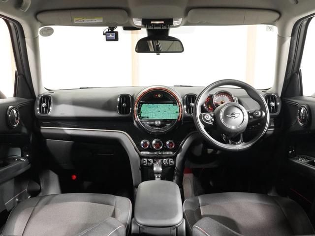 ＭＩＮＩ クーパーＤ　クロスオーバー　シートヒーター　バックカメラ　リア障害物センサー　オートマチックテールゲート　衝突被害軽減ブレーキ　コンフォートアクセス　純正ナビ　ＥＴＣ２．０　整備付（4枚目）