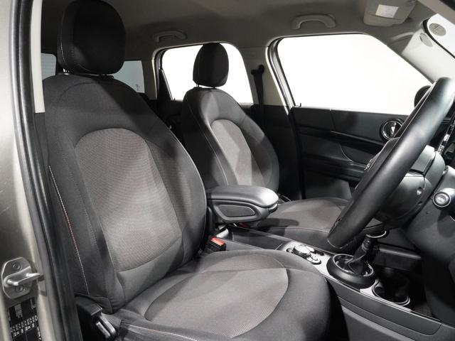 ＭＩＮＩ クーパーＤ　クロスオーバー　シートヒーター　バックカメラ　リア障害物センサー　オートマチックテールゲート　衝突被害軽減ブレーキ　コンフォートアクセス　純正ナビ　ＥＴＣ２．０　整備付（5枚目）