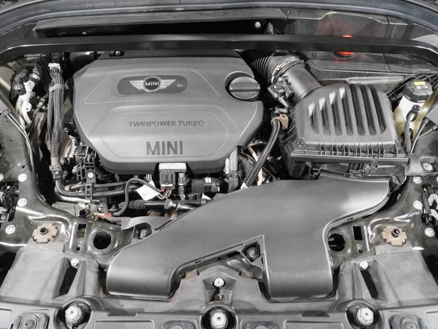 ＭＩＮＩ クーパーＤ　クロスオーバー　シートヒーター　バックカメラ　リア障害物センサー　オートマチックテールゲート　衝突被害軽減ブレーキ　コンフォートアクセス　純正ナビ　ＥＴＣ２．０　整備付（7枚目）