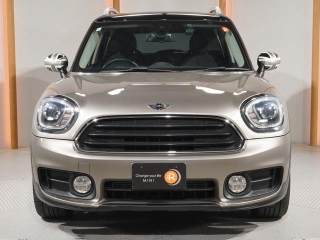 ＭＩＮＩ クーパーＤ　クロスオーバー　シートヒーター　バックカメラ　リア障害物センサー　オートマチックテールゲート　衝突被害軽減ブレーキ　コンフォートアクセス　純正ナビ　ＥＴＣ２．０　整備付（8枚目）