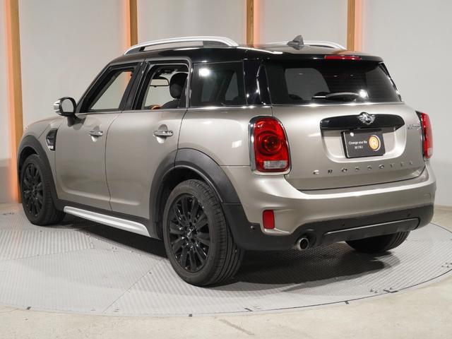 ＭＩＮＩ クーパーＤ　クロスオーバー　シートヒーター　バックカメラ　リア障害物センサー　オートマチックテールゲート　衝突被害軽減ブレーキ　コンフォートアクセス　純正ナビ　ＥＴＣ２．０　整備付（10枚目）