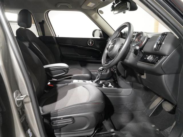 ＭＩＮＩ クーパーＤ　クロスオーバー　シートヒーター　バックカメラ　リア障害物センサー　オートマチックテールゲート　衝突被害軽減ブレーキ　コンフォートアクセス　純正ナビ　ＥＴＣ２．０　整備付（13枚目）