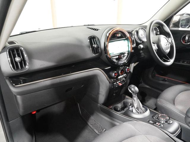 ＭＩＮＩ クーパーＤ　クロスオーバー　シートヒーター　バックカメラ　リア障害物センサー　オートマチックテールゲート　衝突被害軽減ブレーキ　コンフォートアクセス　純正ナビ　ＥＴＣ２．０　整備付（15枚目）