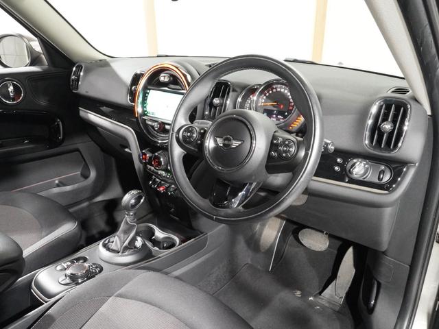 ＭＩＮＩ クーパーＤ　クロスオーバー　シートヒーター　バックカメラ　リア障害物センサー　オートマチックテールゲート　衝突被害軽減ブレーキ　コンフォートアクセス　純正ナビ　ＥＴＣ２．０　整備付（16枚目）