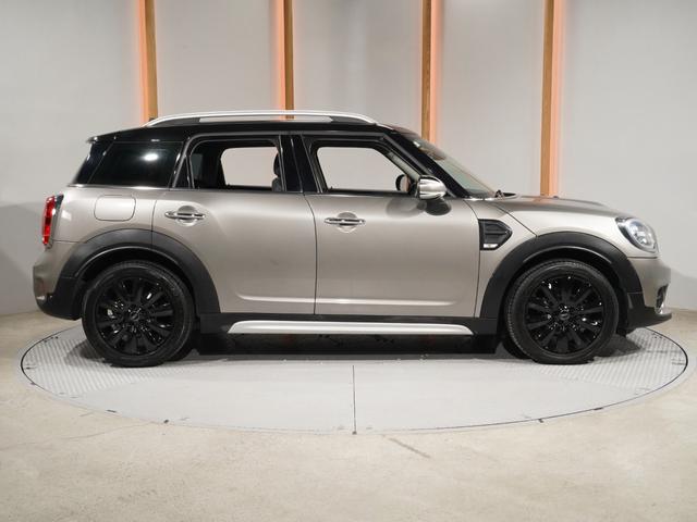 ＭＩＮＩ クーパーＤ　クロスオーバー　シートヒーター　バックカメラ　リア障害物センサー　オートマチックテールゲート　衝突被害軽減ブレーキ　コンフォートアクセス　純正ナビ　ＥＴＣ２．０　整備付（23枚目）