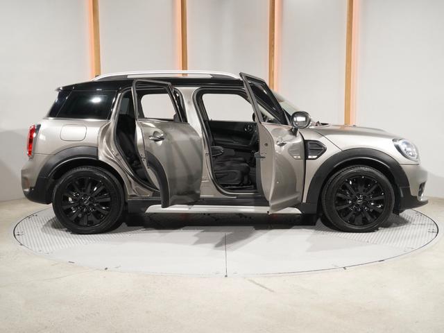 ＭＩＮＩ クーパーＤ　クロスオーバー　シートヒーター　バックカメラ　リア障害物センサー　オートマチックテールゲート　衝突被害軽減ブレーキ　コンフォートアクセス　純正ナビ　ＥＴＣ２．０　整備付（24枚目）