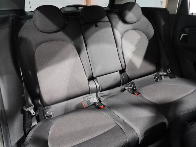 ＭＩＮＩ クーパーＤ　クロスオーバー　シートヒーター　バックカメラ　リア障害物センサー　オートマチックテールゲート　衝突被害軽減ブレーキ　コンフォートアクセス　純正ナビ　ＥＴＣ２．０　整備付（36枚目）