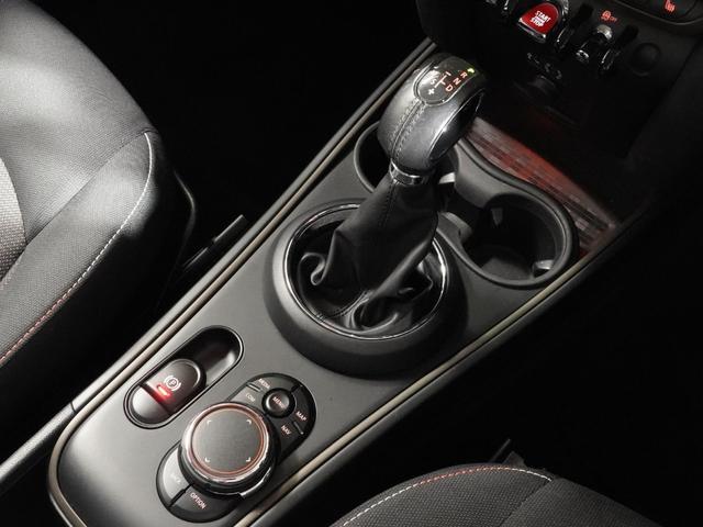 ＭＩＮＩ クーパーＤ　クロスオーバー　シートヒーター　バックカメラ　リア障害物センサー　オートマチックテールゲート　衝突被害軽減ブレーキ　コンフォートアクセス　純正ナビ　ＥＴＣ２．０　整備付（40枚目）