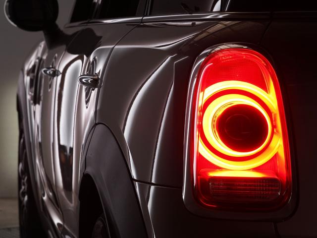 ＭＩＮＩ クーパーＤ　クロスオーバー　シートヒーター　バックカメラ　リア障害物センサー　オートマチックテールゲート　衝突被害軽減ブレーキ　コンフォートアクセス　純正ナビ　ＥＴＣ２．０　整備付（41枚目）