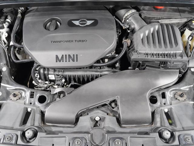 ＭＩＮＩ クロスオーバー　バッキンガム　クルコン　コンフォートアクセス　衝突被害軽減ブレーキ　バックカメラ　ストレージコンパートメントパッケージ　ＬＥＤヘッドライト／フォグランプ　ＥＴＣ　整備付（7枚目）