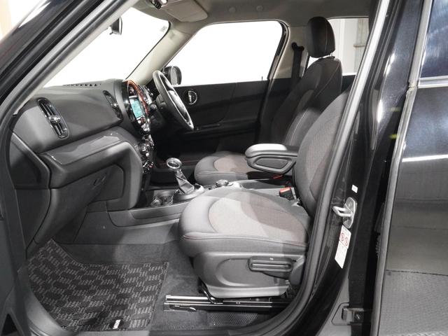 ＭＩＮＩ クロスオーバー　バッキンガム　クルコン　コンフォートアクセス　衝突被害軽減ブレーキ　バックカメラ　ストレージコンパートメントパッケージ　ＬＥＤヘッドライト／フォグランプ　ＥＴＣ　整備付（12枚目）