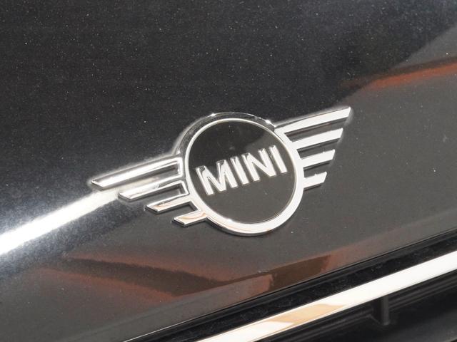 ＭＩＮＩ クロスオーバー　バッキンガム　クルコン　コンフォートアクセス　衝突被害軽減ブレーキ　バックカメラ　ストレージコンパートメントパッケージ　ＬＥＤヘッドライト／フォグランプ　ＥＴＣ　整備付（22枚目）
