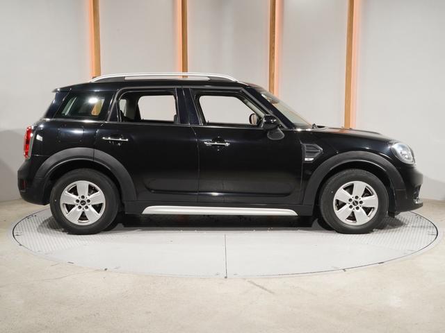 ＭＩＮＩ クロスオーバー　バッキンガム　クルコン　コンフォートアクセス　衝突被害軽減ブレーキ　バックカメラ　ストレージコンパートメントパッケージ　ＬＥＤヘッドライト／フォグランプ　ＥＴＣ　整備付（23枚目）