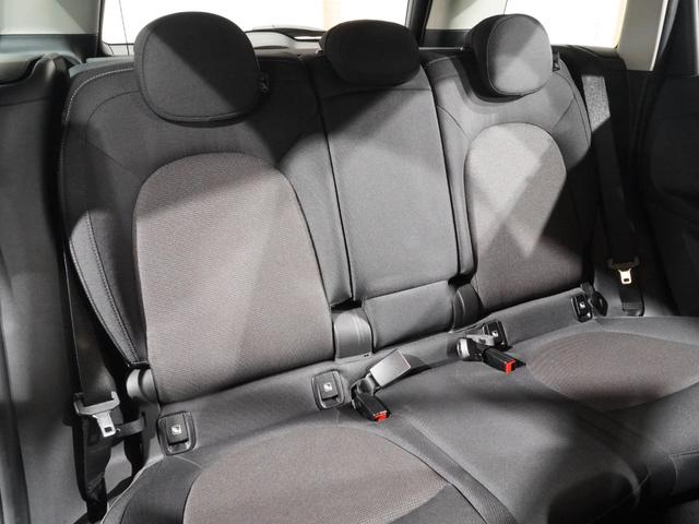 ＭＩＮＩ クロスオーバー　バッキンガム　クルコン　コンフォートアクセス　衝突被害軽減ブレーキ　バックカメラ　ストレージコンパートメントパッケージ　ＬＥＤヘッドライト／フォグランプ　ＥＴＣ　整備付（35枚目）