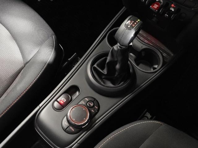 ＭＩＮＩ クロスオーバー　バッキンガム　クルコン　コンフォートアクセス　衝突被害軽減ブレーキ　バックカメラ　ストレージコンパートメントパッケージ　ＬＥＤヘッドライト／フォグランプ　ＥＴＣ　整備付（39枚目）