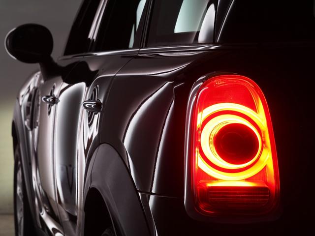 ＭＩＮＩ クロスオーバー　バッキンガム　クルコン　コンフォートアクセス　衝突被害軽減ブレーキ　バックカメラ　ストレージコンパートメントパッケージ　ＬＥＤヘッドライト／フォグランプ　ＥＴＣ　整備付（41枚目）