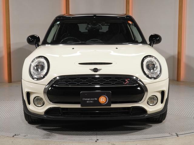 ＭＩＮＩ クーパーＳＤ　クラブマン　ドライビングモード　バックカメラ　リア障害物センサー　アクティブクルコン　コンフォートアクセス　スルーローディングシステム　衝突被害軽減ブレーキ　純正ナビ　ＥＴＣ２．０　整備付（8枚目）